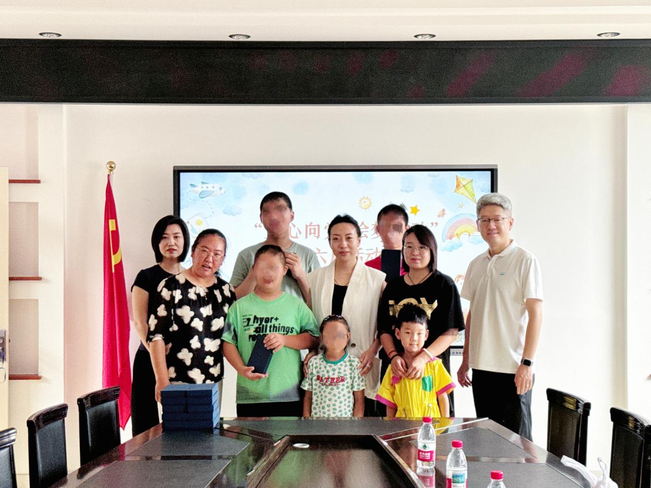 瑞众保险淄博中支党支部开展
“童心向党 绘梦行动”爱心活动