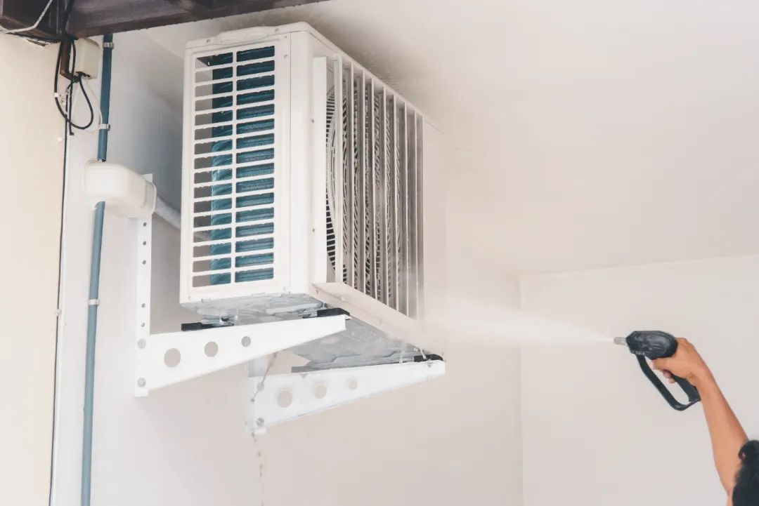 千库网_用水清洗空调清洁灰尘_摄影图编号16349821.jpg