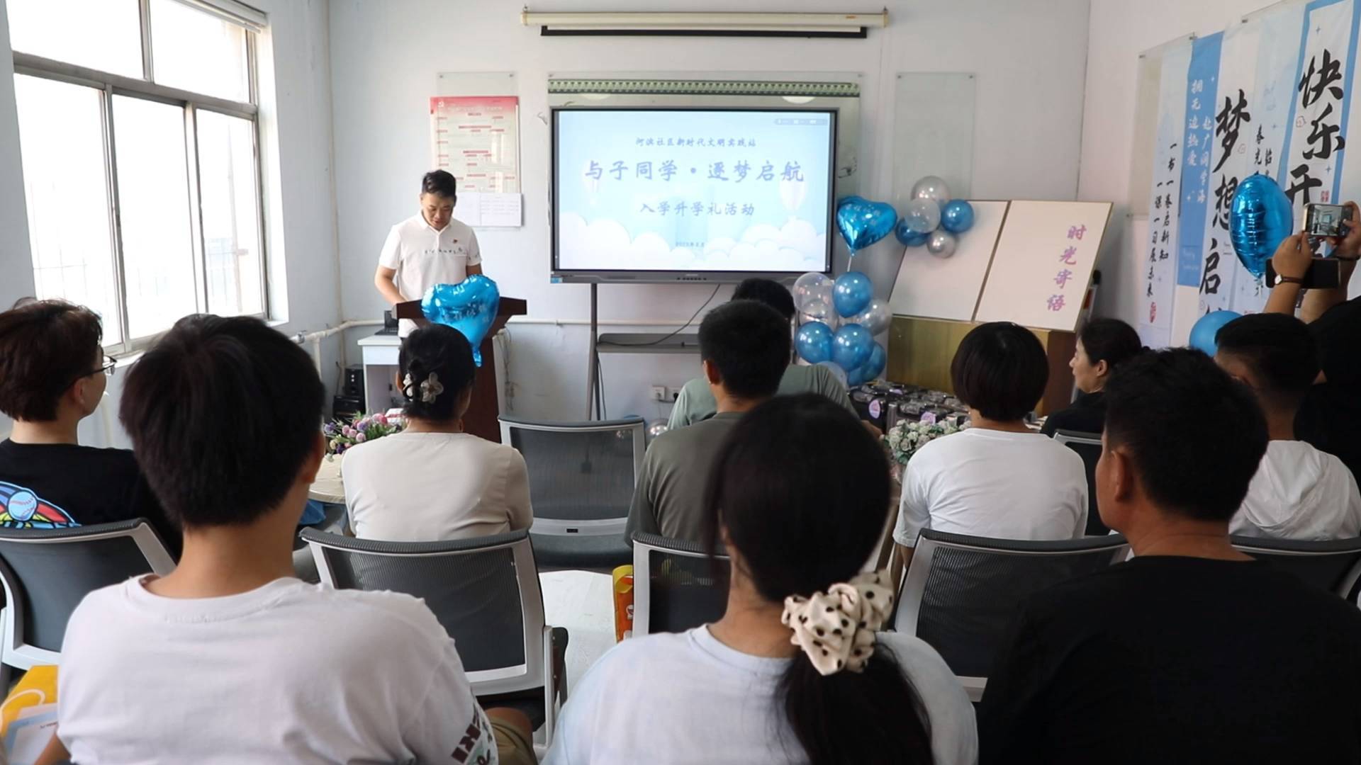 暖心助力大学梦 社区为新生送上&ldquo;入学礼包&rdquo;