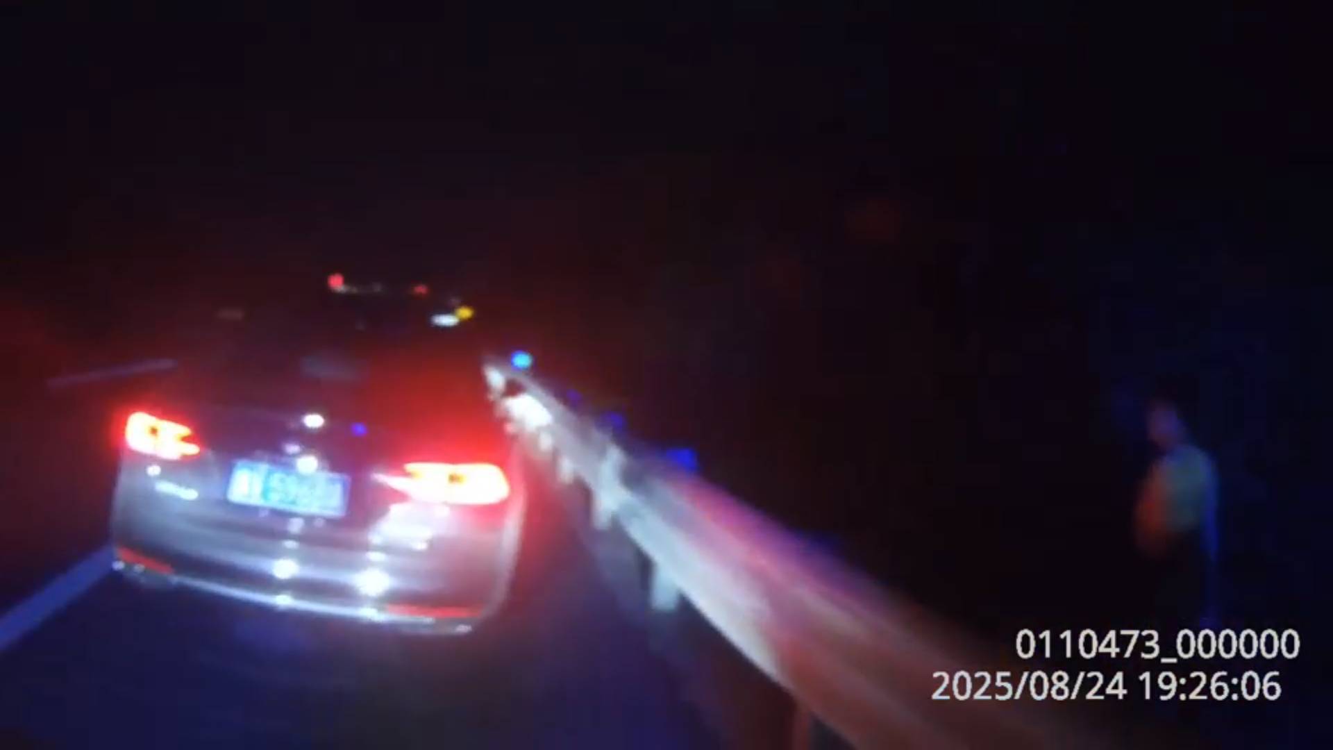 手机遗落高速 交警帮忙寻回