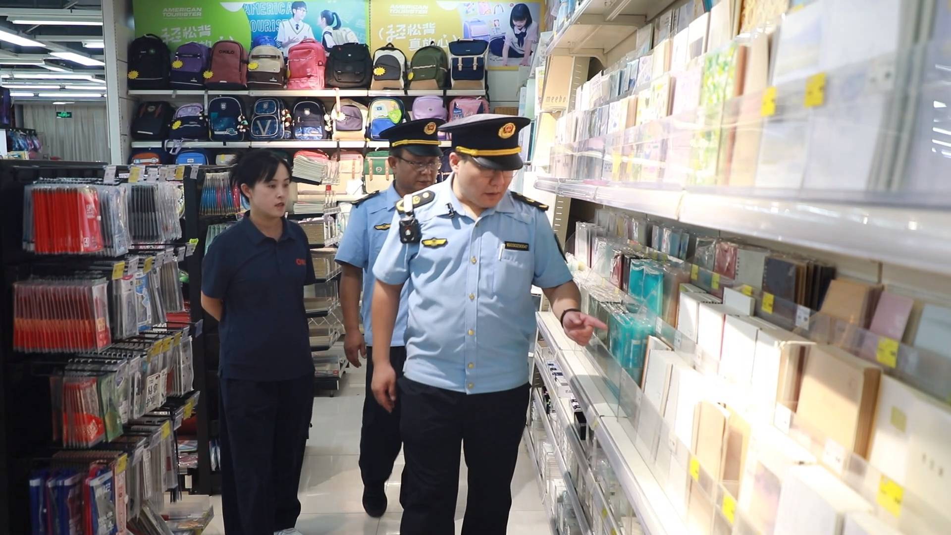 临近开学 开学装备 &ldquo;安检&rdquo; 进行时