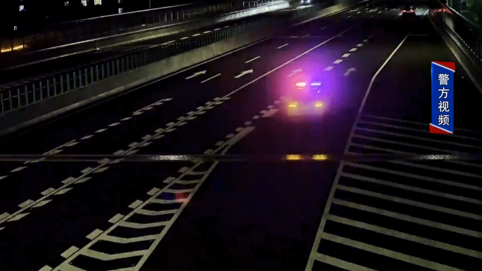 幼儿突发高烧  交警紧急送医