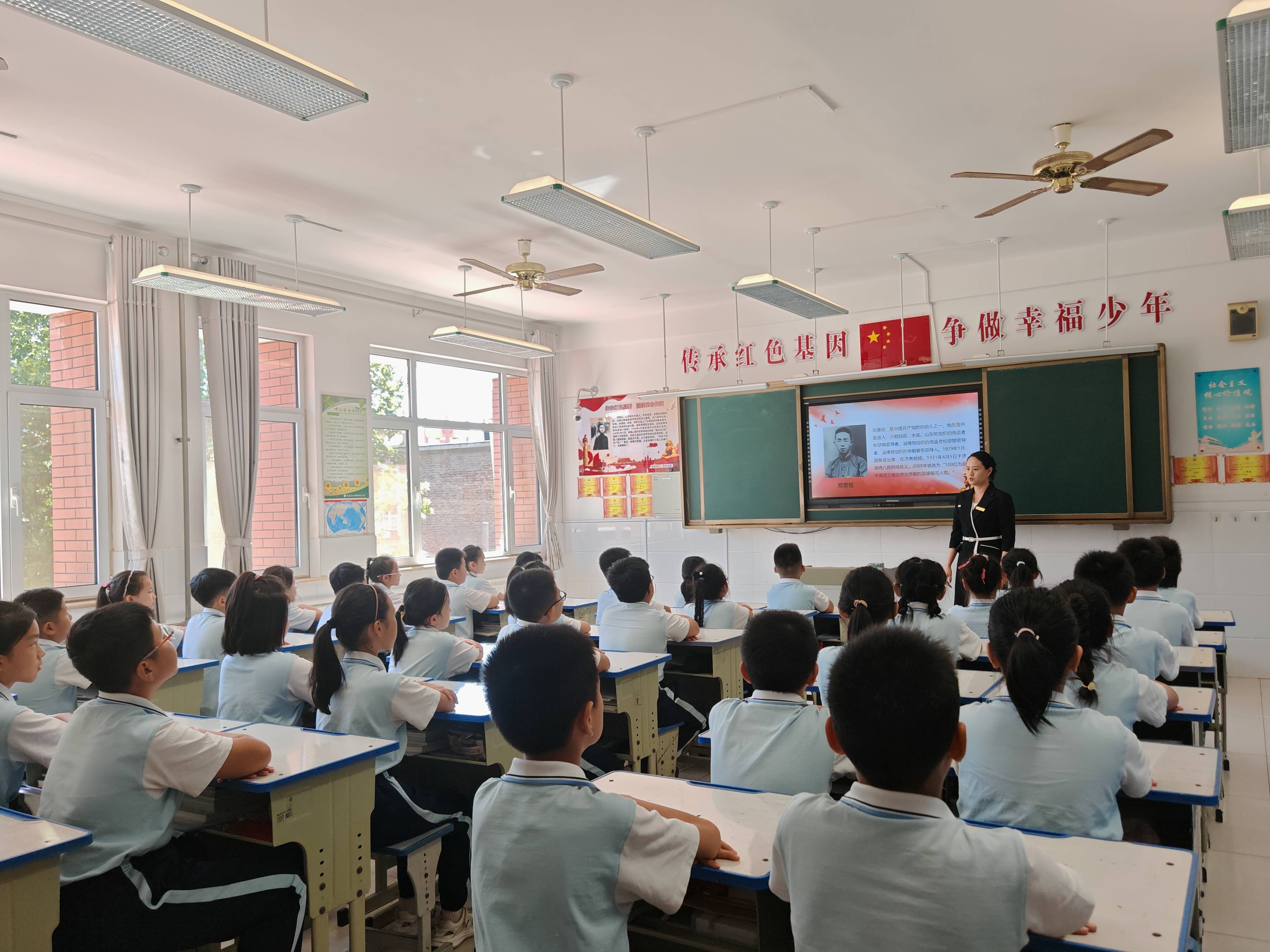 网络名人采访团深入张店区三所小学 全景探访立德树人新实践