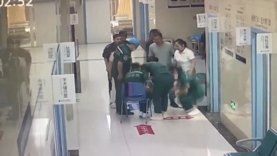 婴儿异物卡喉 惊魂5分钟急救