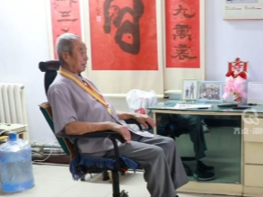 95岁八路军老战士观看九三阅兵直播 徐华谱：十五岁参军 战火中铸就无悔青春