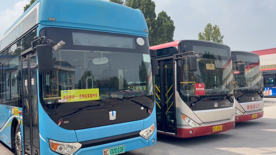 新生错过末班车  车长点亮回家路