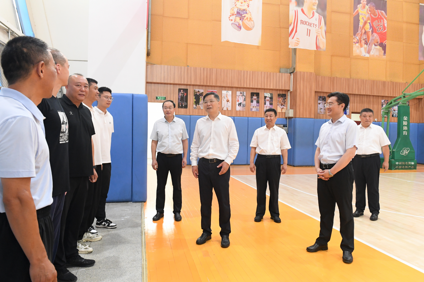 马晓磊调研教育工作并开展教师节走访慰问活动