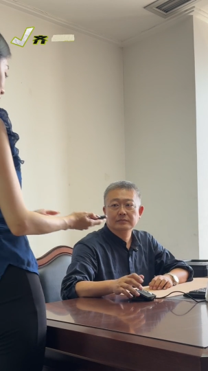 明天车展了！快给我一个周杰伦的联系方式！