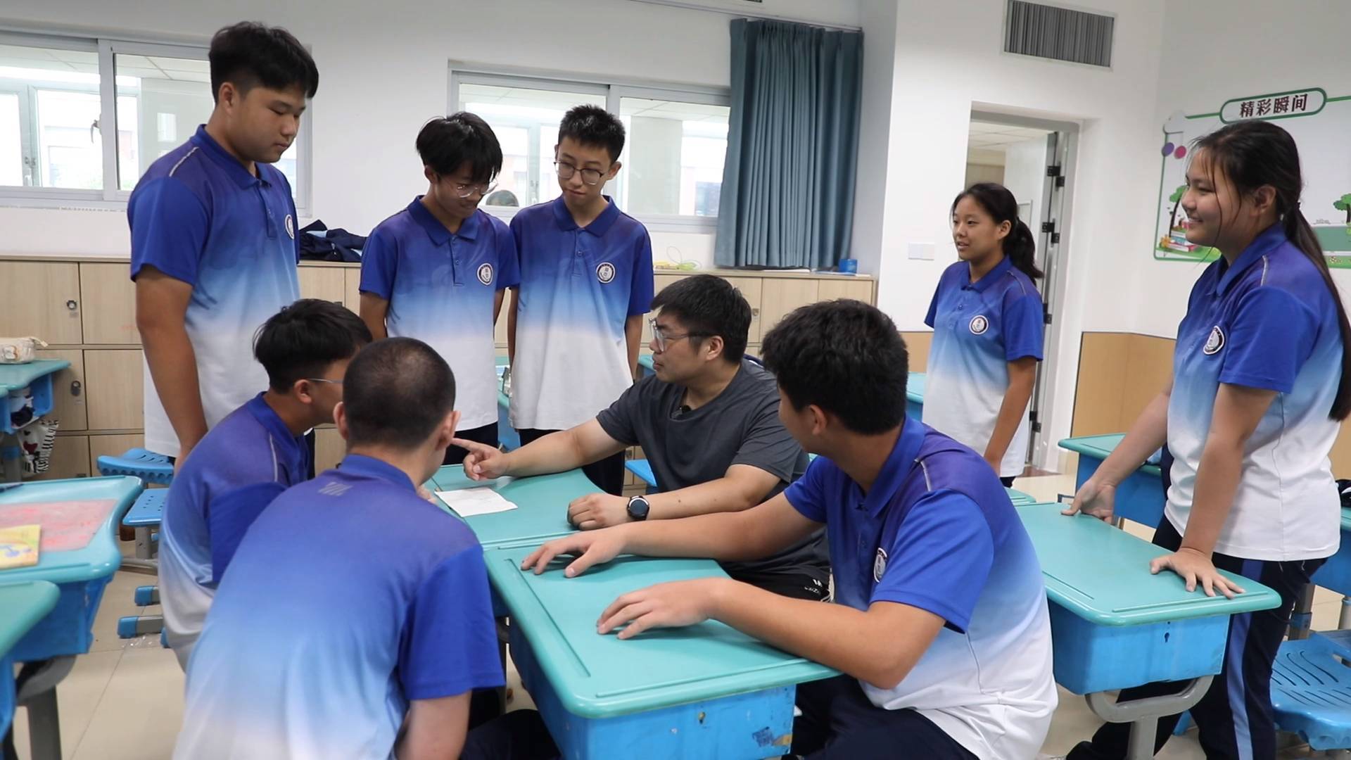 体育老师当班主任  能文能武孩子超爱