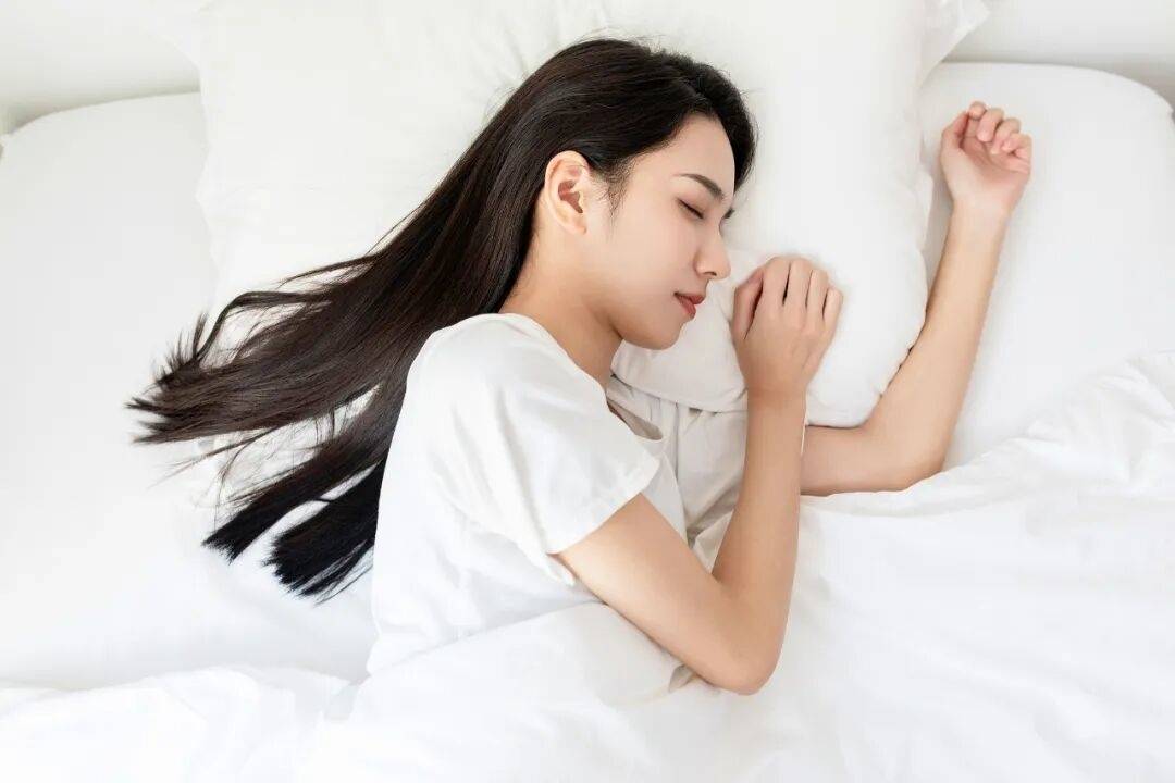 为什么在沙发上很容易睡着，在床上却很难？