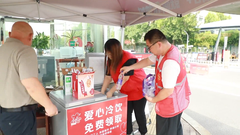 爱心孵化爱心 &ldquo; 一瓶水&rdquo;延伸18项爱心服务