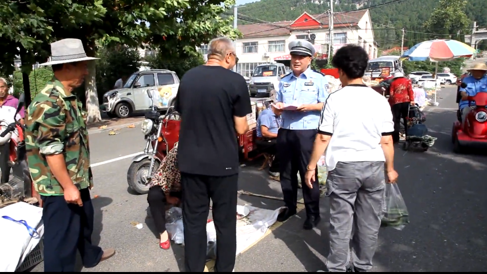 交通安全赶大集  助力乡村安全行