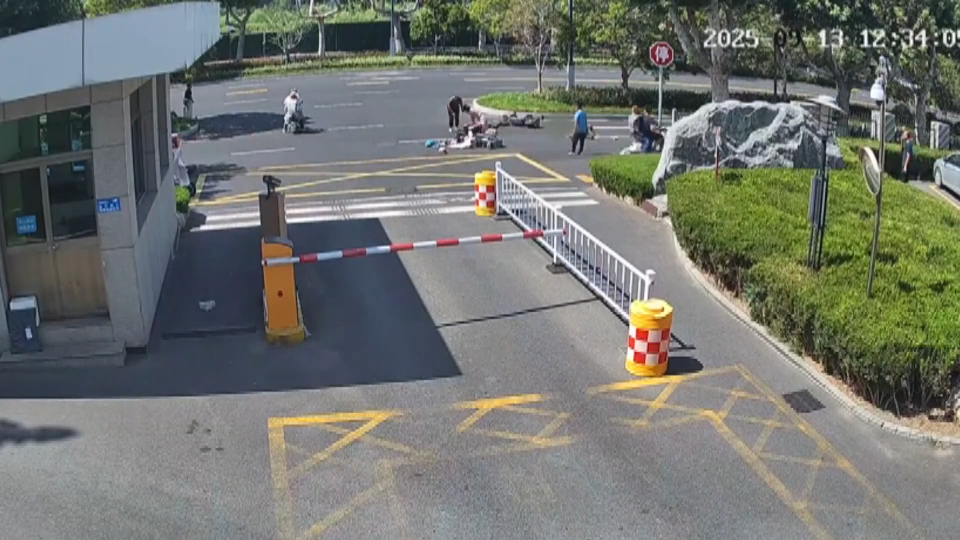 眼见车祸人员昏迷 路过护士紧急施救