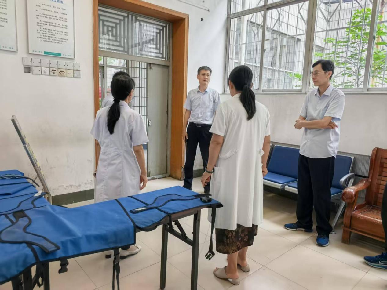 开学季：为理工大新生体检开通绿色通道