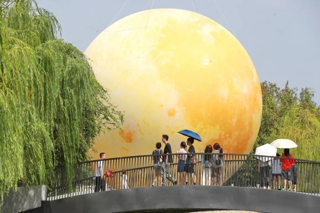 旅行的最高境界，是不必远行也能活得生动而深刻