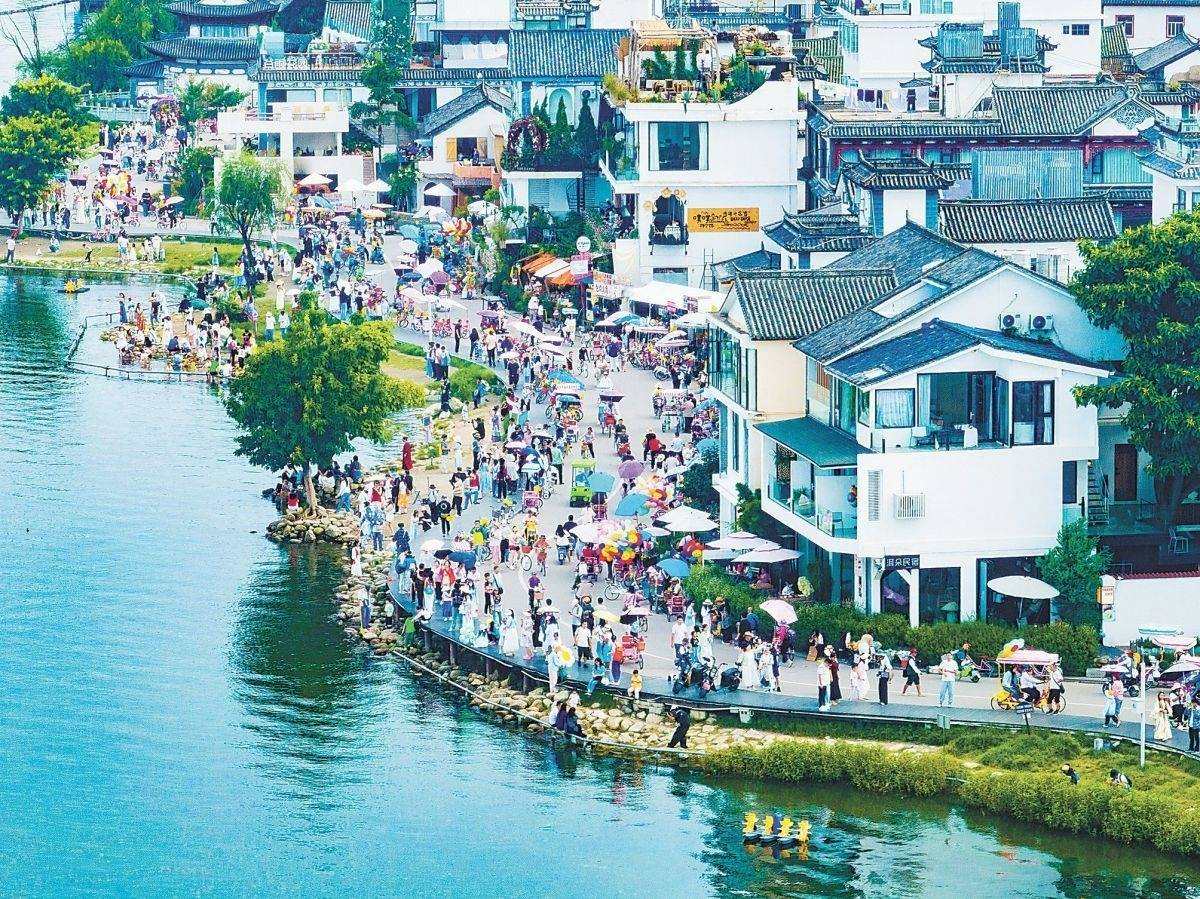 人民日报整版聚焦：文化强国建设绽放新光彩