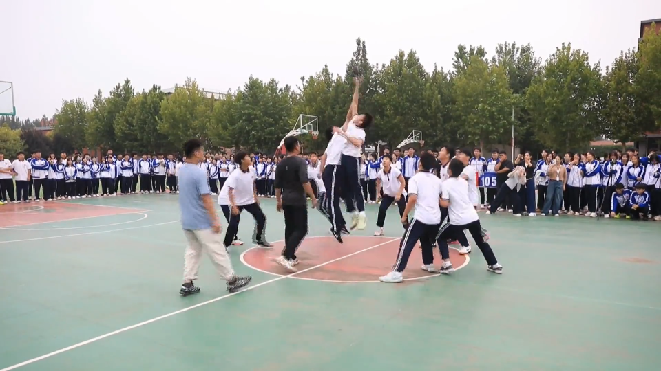 以球为媒 以体育人