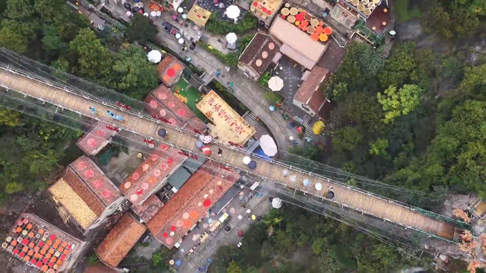 秋雨见证文旅真诚 游客获赠&ldquo;未来门票&rdquo;