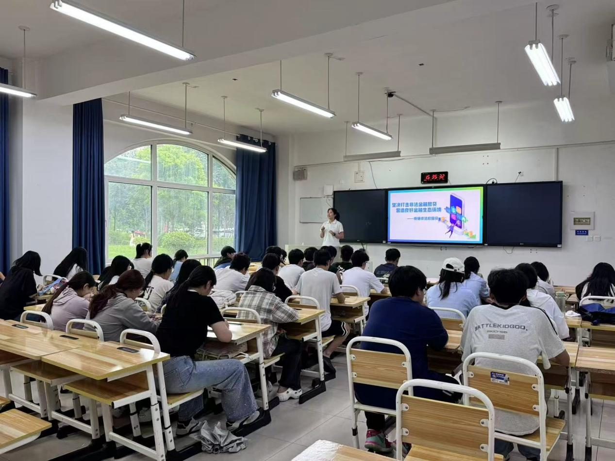 瑞众保险山东分公司淄博中支
走进齐鲁医药学院开展金融知识宣导