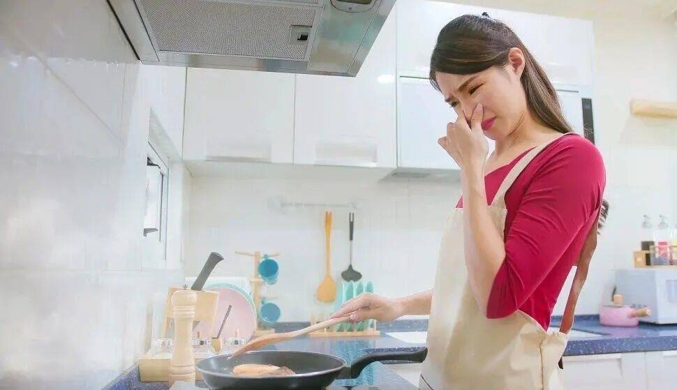 致癌、伤心脏、毁大脑！炒菜时的这个动作，可能会威胁全家健康&rarr;