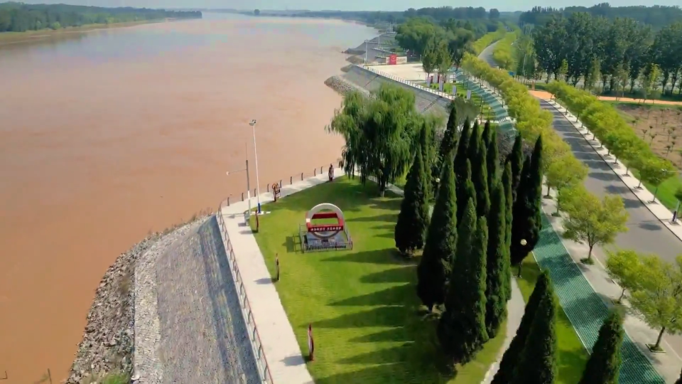 黄河伴湖景  生态绘新颜