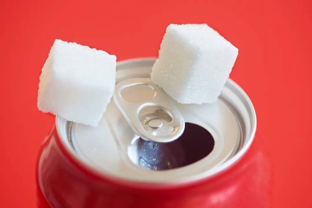 无糖甜饮料真的不能天天喝！最新研究又添有害证据&rarr;