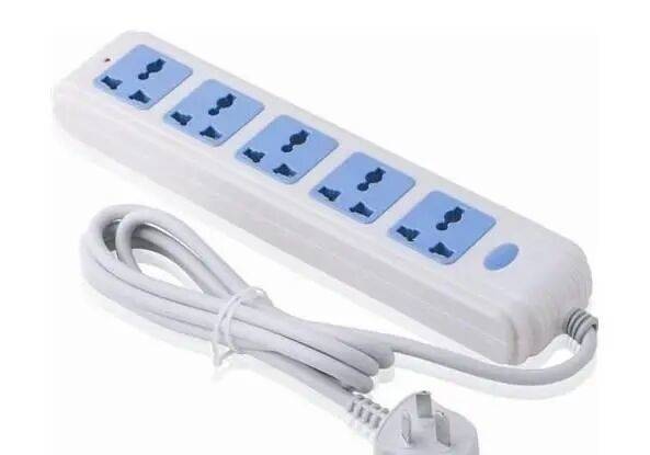 这种插线板早已被禁用！家里有的尽快扔掉