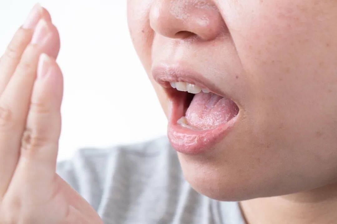 每天都刷牙，为啥还是会口臭？都是这个小东西在作祟......