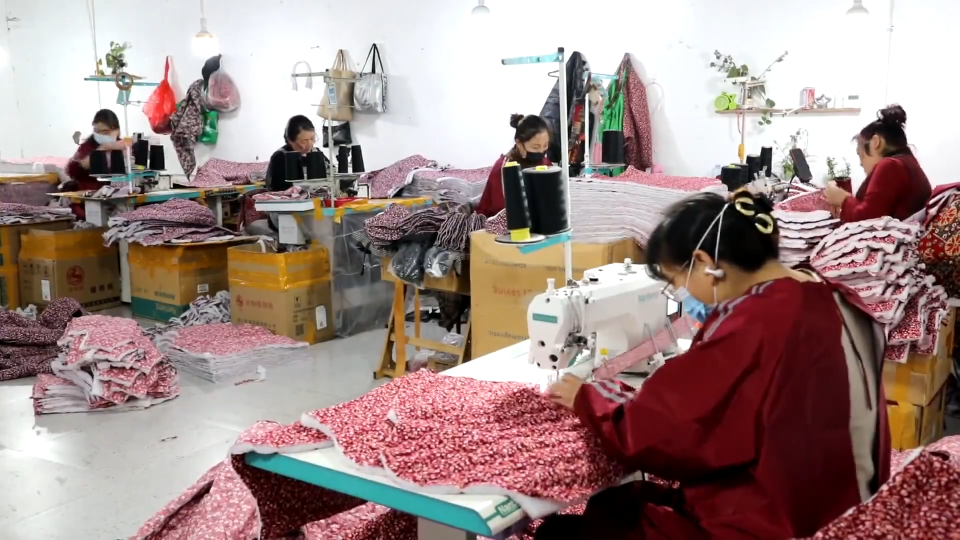 &ldquo;暖经济&rdquo;持续升温 秋冬服装产销两旺