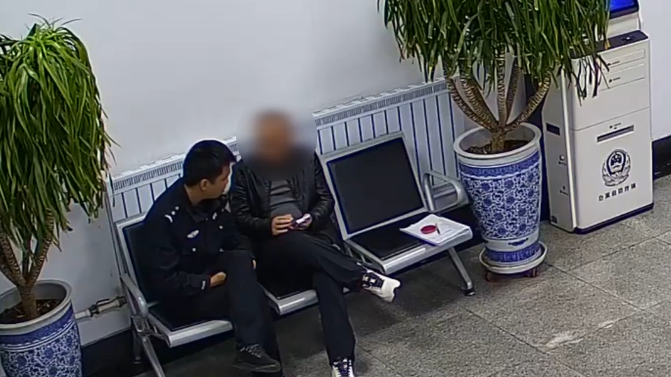 男子&ldquo;理财&rdquo;买黄金  民警及时止损成功