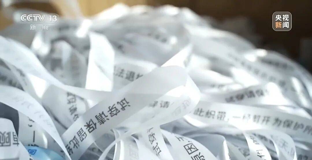 &ldquo;比脸还大的衣服吊牌&rdquo;爆火，已形成产业链！