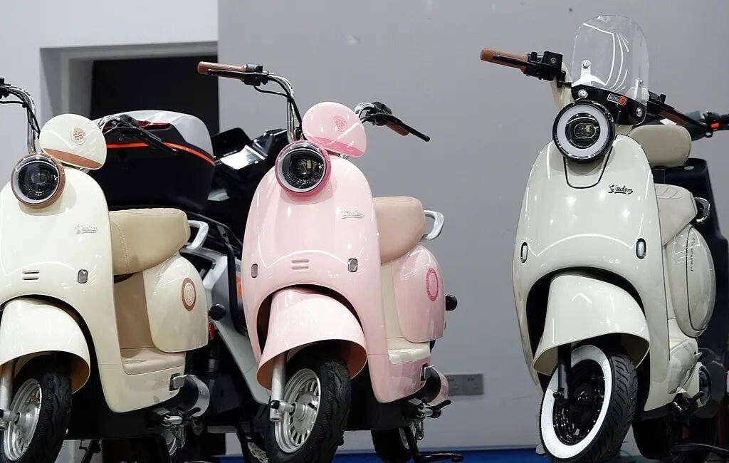 新国标电动自行车不能带小孩？超速会断电？专家详解&rarr;