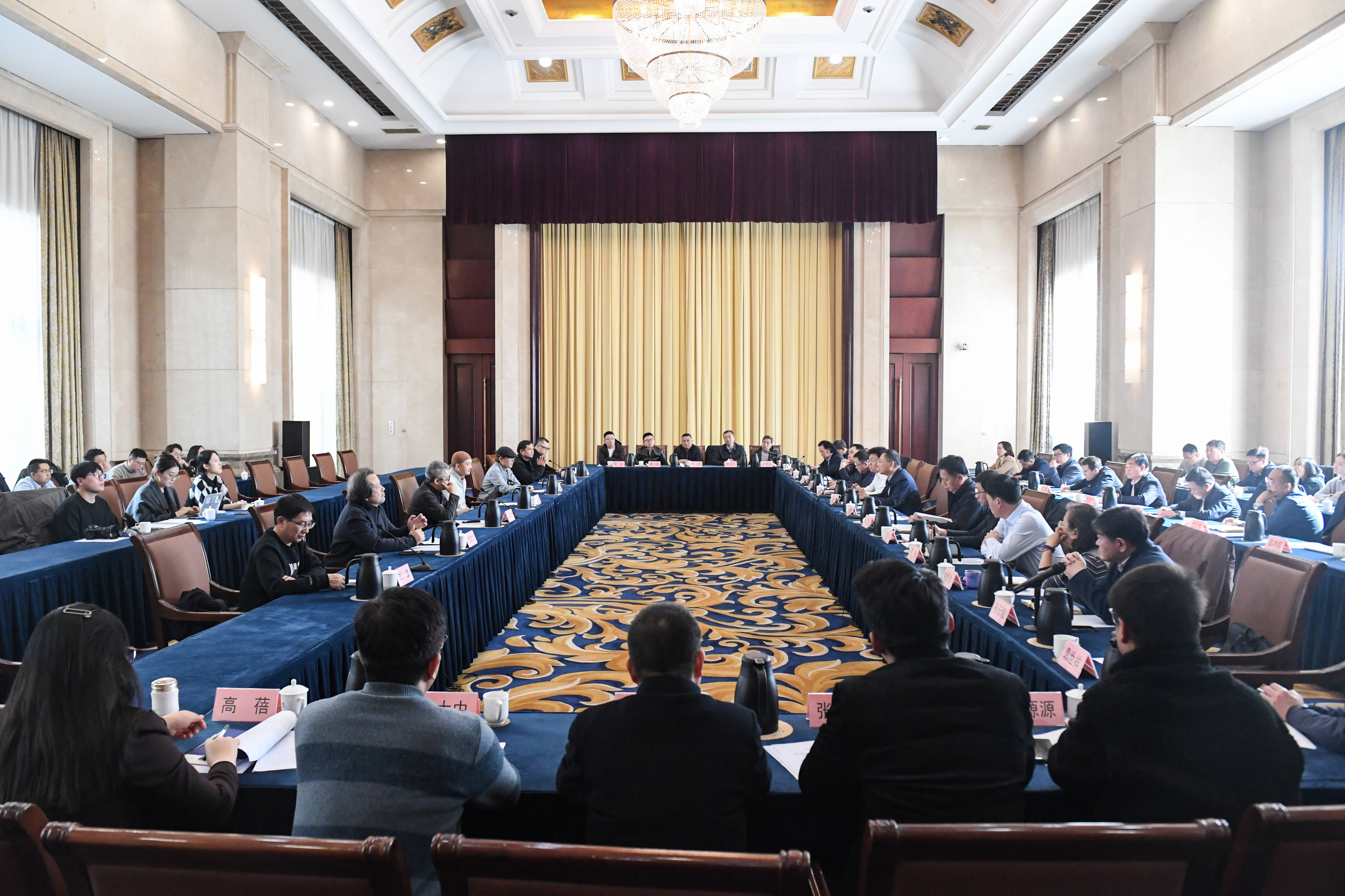 淄博陶瓷琉璃文化品牌建设座谈会召开