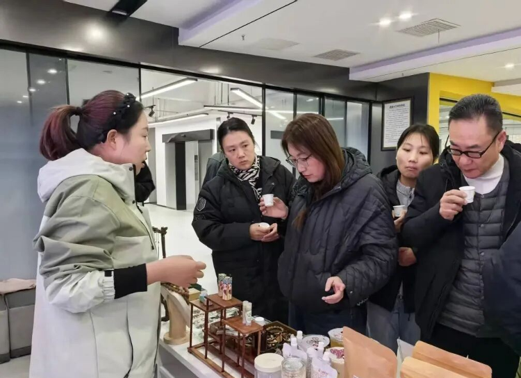 【我和我的文化书院】淄博市文化书院&ldquo;中医生活化&rdquo;健康行活动暖身又暖心