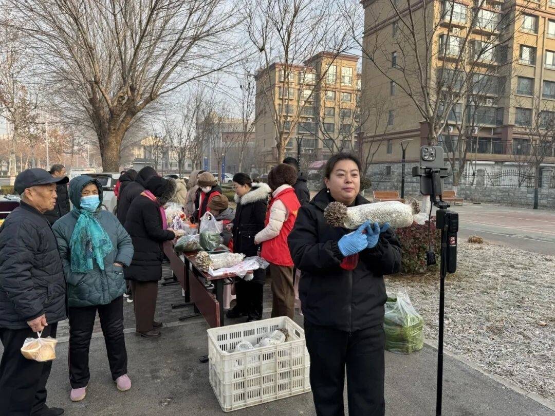 【我和我的文化书院】高青田镇街道国井社区：欢庆元旦逛市集 贴心服务惠邻里