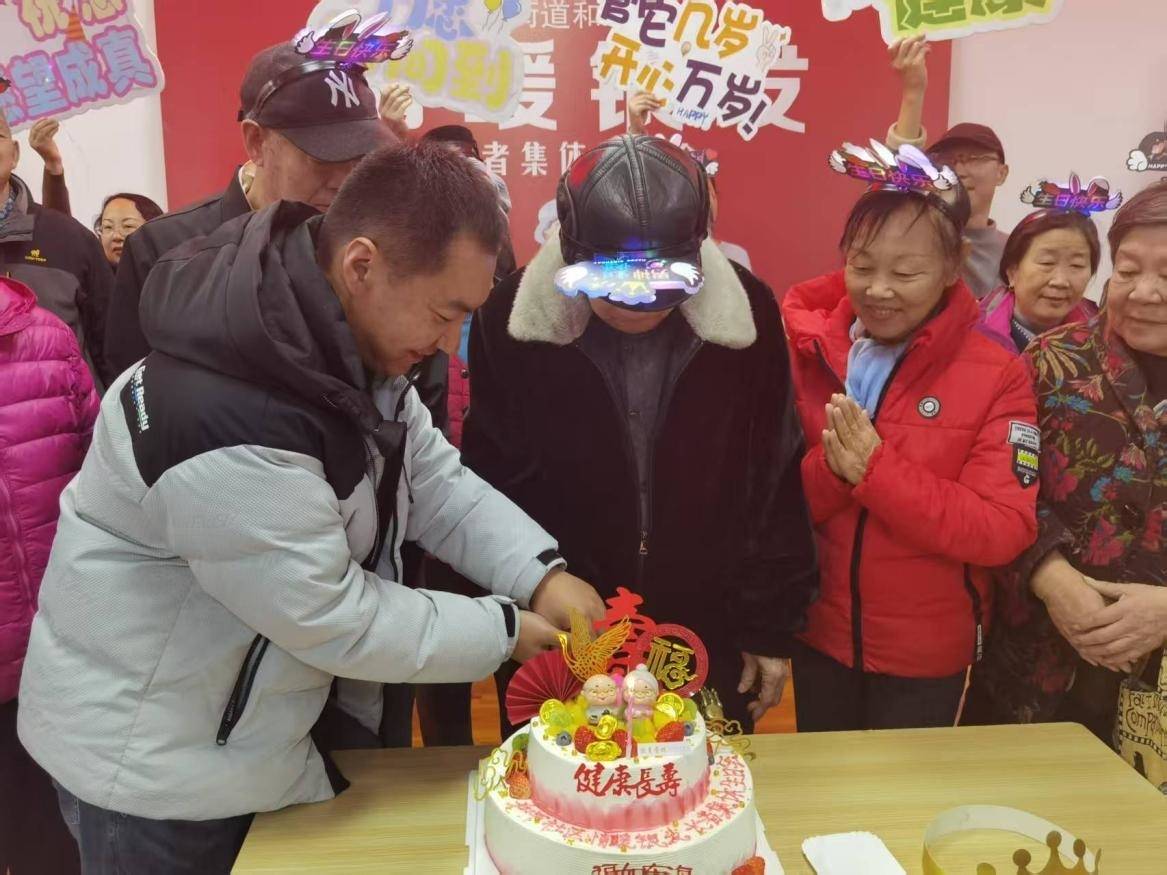【我和我的文化书院】张店区和平街道和平社区举办&ldquo;情暖银发&rdquo;长者集体生日会 温馨祝福暖寒冬