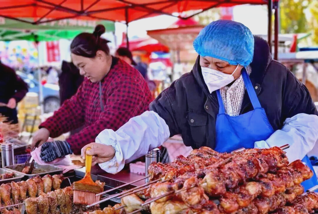 评论员观察|坚持内需主导,熨平消费三道&ldquo;褶&rdquo;