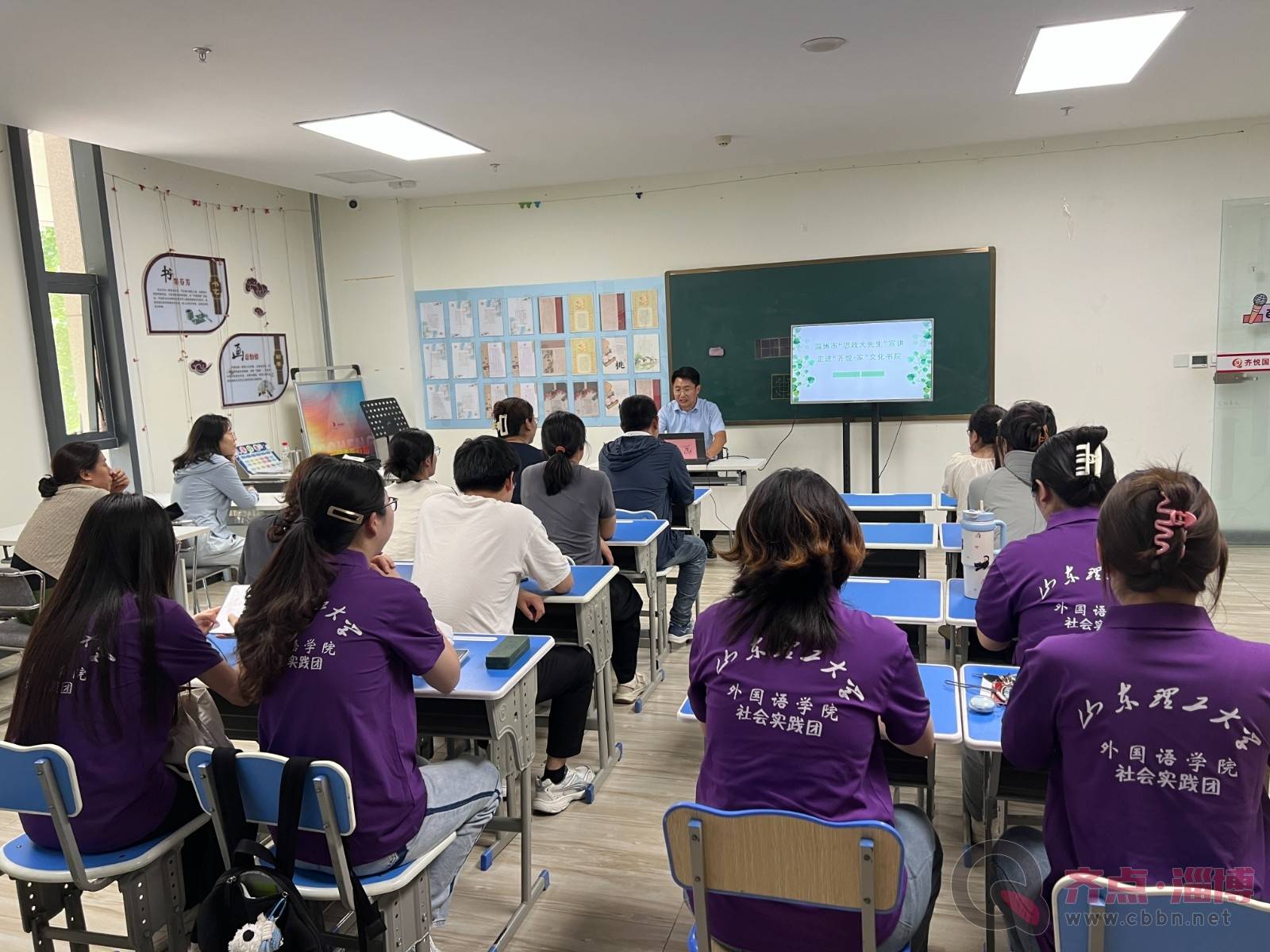 7月11日，“齐悦·家”文化书院邀请淄博市“思政大先生”左合余为居民授课