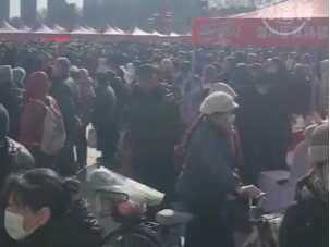 村村都有好项目，欢欢喜喜过大年！优质农产品共富市集（年货专场），现场人山人海热火朝天，明天最后一天，共富市集等你来！2月7日到9日，到淄博市博物馆广场，赶一场热气腾腾的淄博味年集！