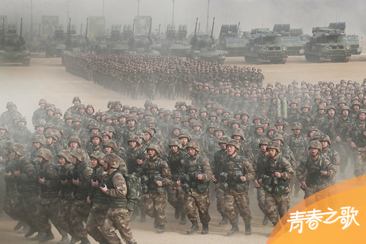 2018年1月3日上午，中央军委隆重举行2018年开训动员大会，主会场部队受领训令后展开训练。