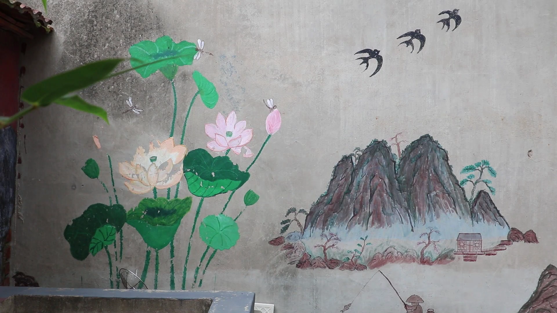 淄博59岁老人有个绘画梦义务墙体彩绘扮靓村庄