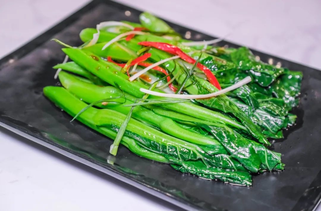 千库网_食物中午一盘青菜餐厅用餐摄影图配图_摄影图编号160663.jpg
