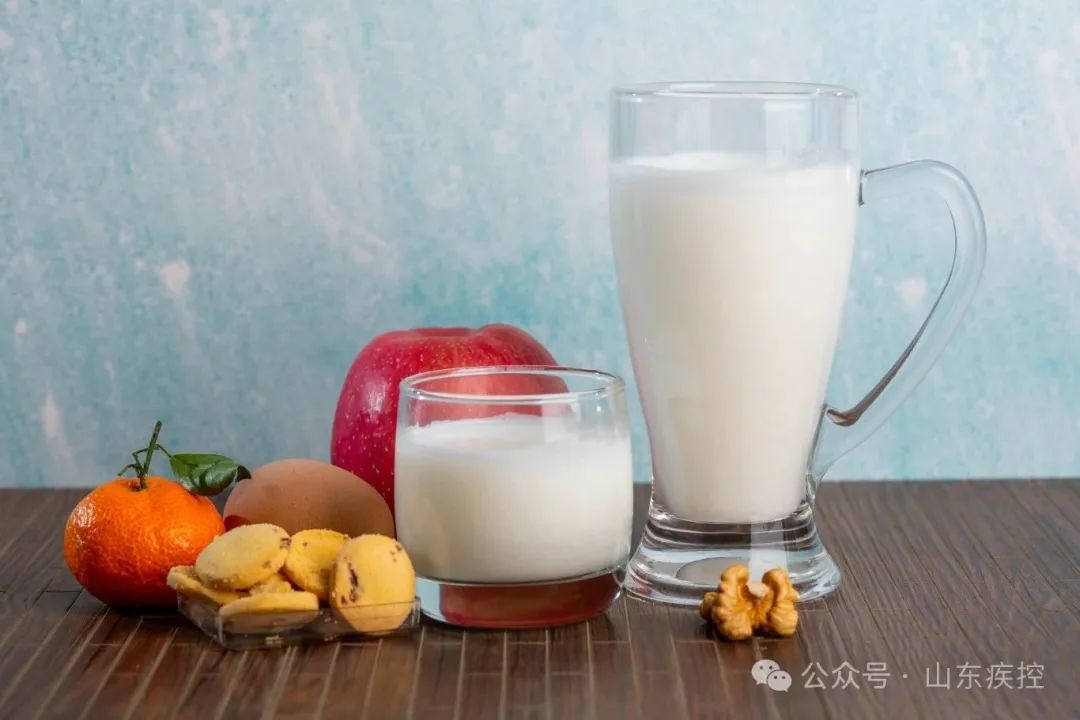 千库网_饮品上午牛奶家里牛奶水果摄影图配图_摄影图编号153706.jpg